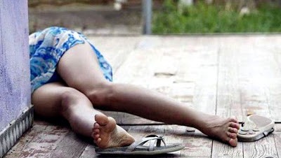 MULHER É DESMAIADA NA PORRADA PELO MARIDO AO CUMPRIMENTAR AMIGO.