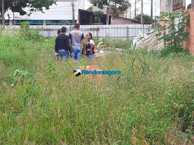 Corpo de morador de rua é encontrado com golpes de faca