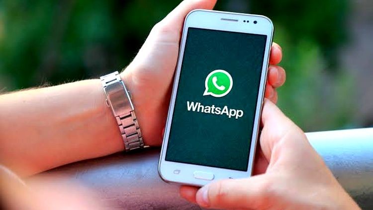 WHATSAPP: Mulher é surrada pelo namorado e expulsa de casa por causa de mensagens
