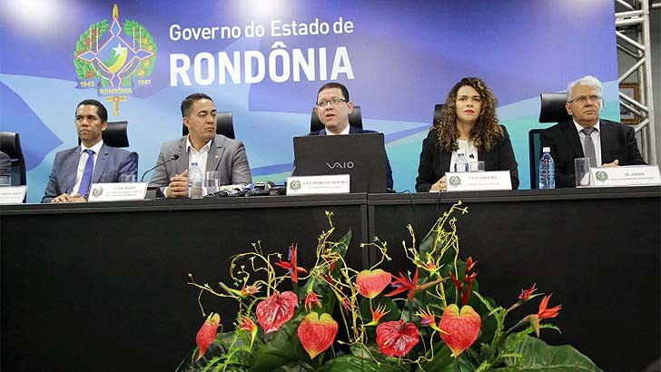 Desprestigiado apenas três deputados estaduais aparecem em comemoração dos 100 dias de governo; Para piorar governador mente para imprensa