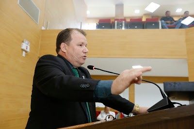 Dr. Neidson diz que fábrica de bloquetes vai agilizar serviços e diminuir custos