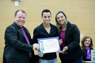 Assembleia realiza Sessão Solene para entrega de voto de Louvor ao projeto Açaí com Libras
