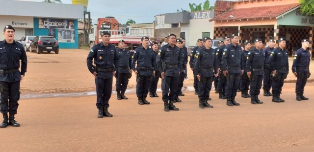 DEPUTADO DR NEIDSON É REPRESENTADO PELA SUA ASSESSORIA DURANTE FORMATURA