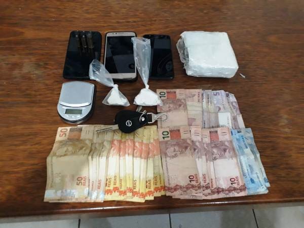 Servidora pública e esposo são presos por tráfico de drogas