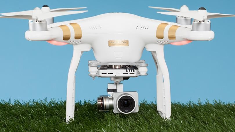 Agentes prendem advogado e suspeito com drone captando imagens do presídio