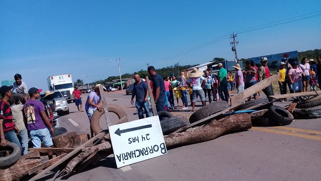 URGENTE - PAIS E ALUNOS DA VILA DA PENHA FECHAM ENTRONCAMENTO DAS BR'S 364/425