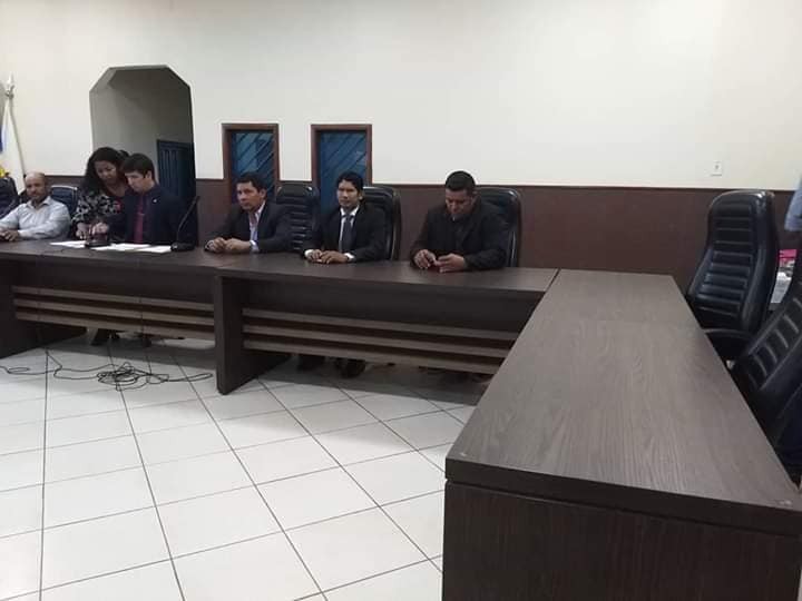 Ausência de vereadores e suplente faz Câmara suspender sessão que poderia afastar prefeito em Guajará-Mirim