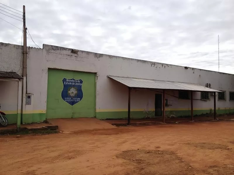 Agentes efetuam disparos de balas de borracha em presídio de RO para conter princípio de motim
