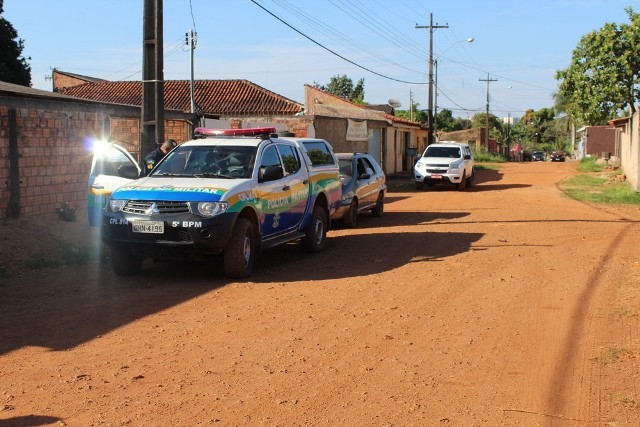 Homem morto a pauladas é encontrado em calçada na Zona Norte
