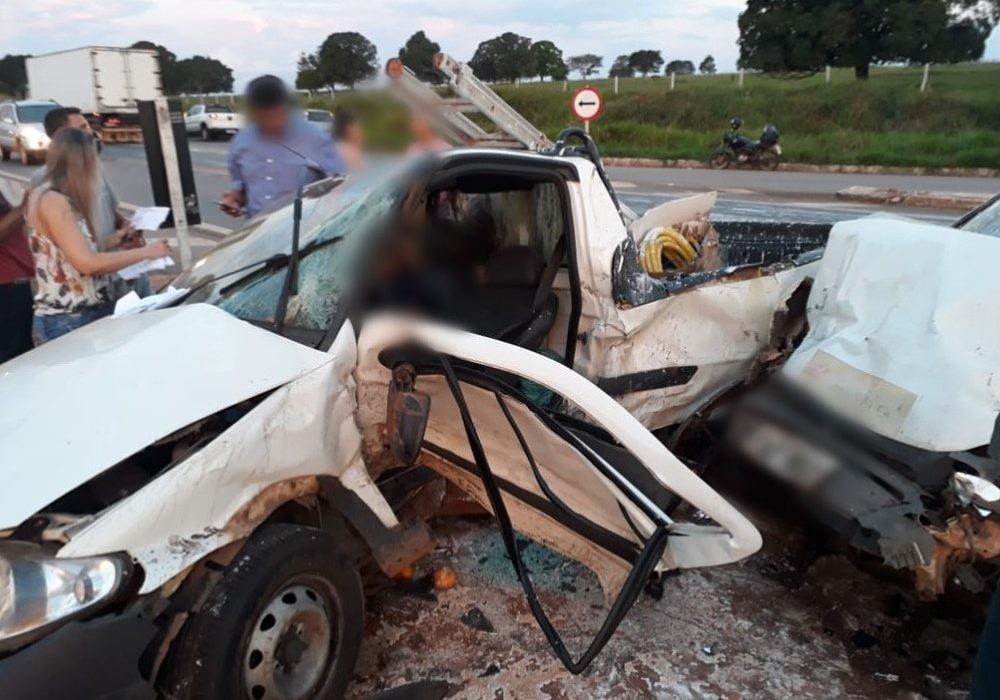 ACIDENTE NA BR-364 DEIXA UMA VITIMA FATAL E UM FERIDO