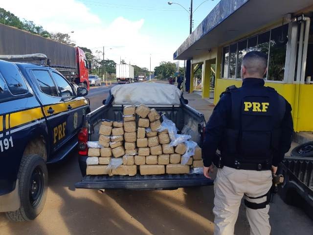 PRF/RO flagra homem transportando mais de 48 quilos de skank na BR 364
