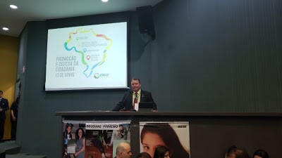 Dr. Neidson apresenta Procuradoria da Mulher e Chameron durante seminário sobre violência contra a mulher em Manaus