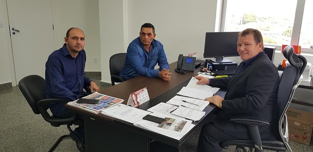 VEREADOR DENIZIO PEREIRA SE REÚNE COM DEPUTADO ESTADUAL DR. NEIDSON PARA TRATAR SOBRE ILUMINAÇÃO PÚBLICA E CIRURGIAS ELETIVAS