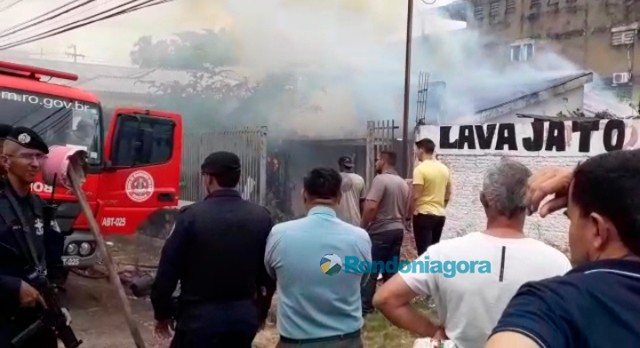 Após serem expulsos, usuários de droga incendeiam casa
