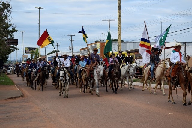 Cavalgada abre 26ª EXPOGUAM 2019 da Acrivale em Guajará-Mirim – Vídeo/Fotos