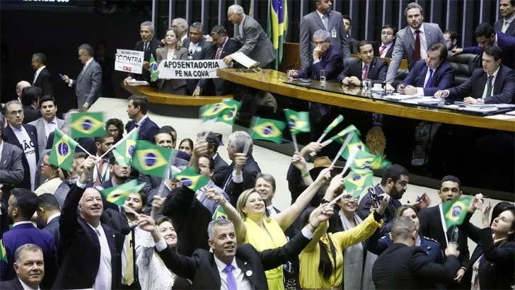 Câmara aprova regras especiais de aposentadoria de policiais da União