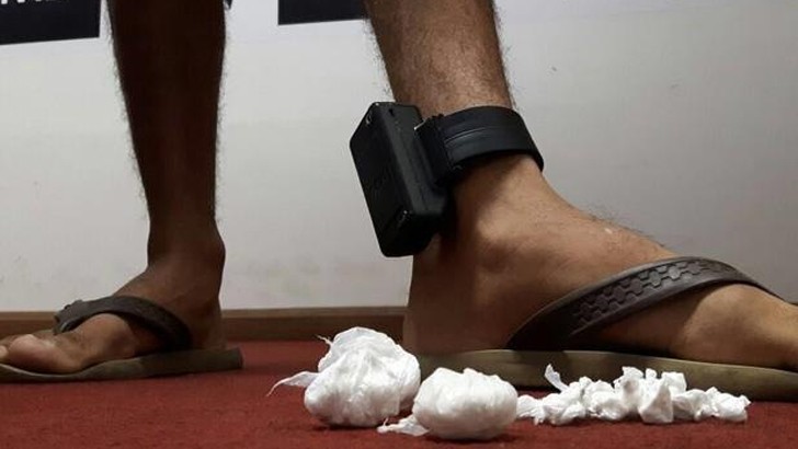 Usando Tornozeleira foi preso com drogas