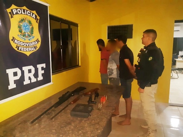 PRF prende trio em flagrante com armas de fogo na BR 364