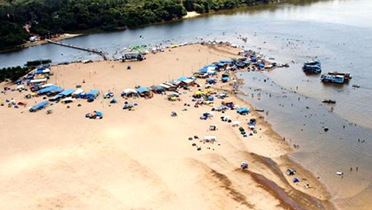 DESACATO: Festival de Praia acaba em confusão entre PM e grupo que impedia prisão