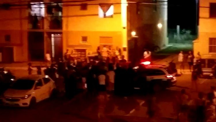 CRUEL: Ex-namorado invade apartamento, agride mulher e ameaça matar criança.