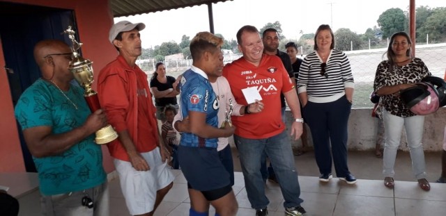 DEPUTADO DR. NEIDSON PRESTIGIA ENCERRAMENTO DO CAMPEONATO NA GRANDE FAMÍLIA