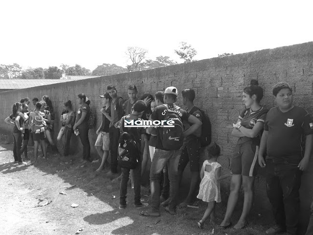 ESTRADAS EM PÉSSIMAS CONDIÇÕES DE TRÁFEGO E ÔNIBUS QUEBRADOS LEVA ESCOLA A SER FECHADA NA ZONA RURAL DE NOVA MAMORÉ