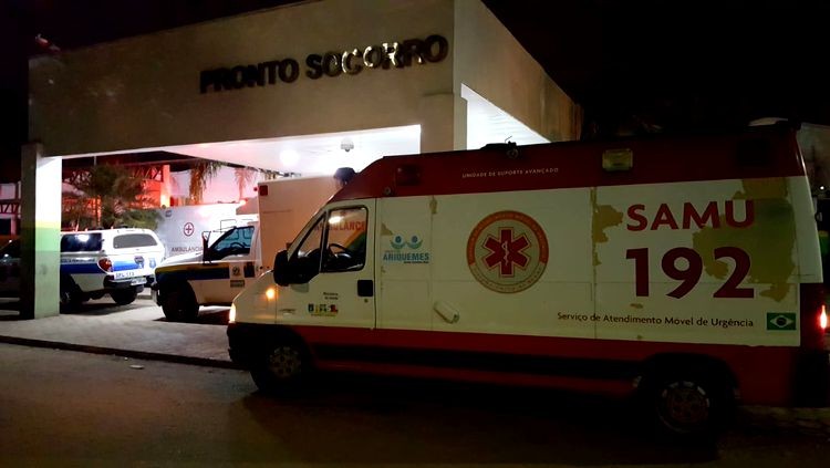 Tio e sobrinha são baleados por homens que se passaram por policiais