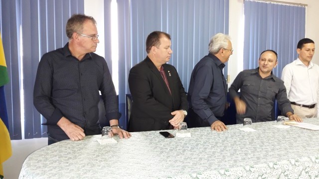 DEPUTADO DR. NEIDSON DISCUTE COM OUTRAS AUTORIDADES UMA SAÍDA ECONÔMICA PARA GUAJARÁ-MIRIM.