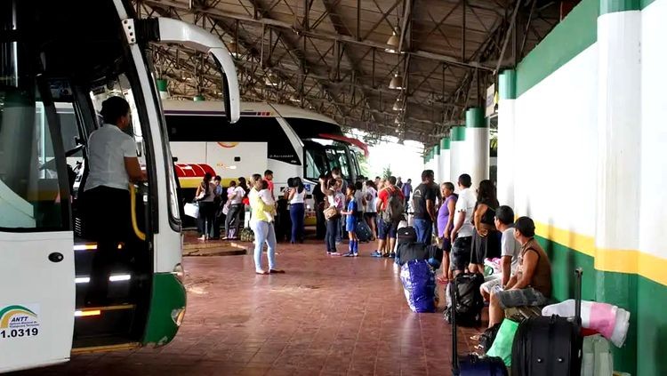 DESCONTROLADO: Médico é preso na rodoviária após causar confusão e tentar agredir PM's