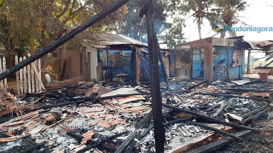 Vídeo: Bando armado incendeia bar do homem que matou estudante da Unir
