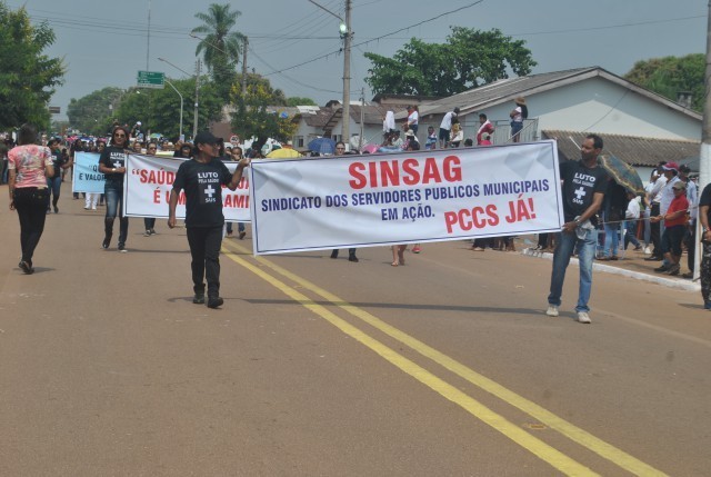 PATRIOTISMO, CIDADANIA E PROTESTO: SINSAG DESFILA NO 7 DE SETEMBRO E EXIGE MELHORES CONDIÇÕES PARA SAÚDE DO MUNICÍPIO.