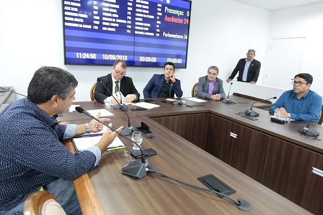 Comissão de Saúde recebe gestores de Guajará-Mirim para responder denúncias sobre ambulâncias
