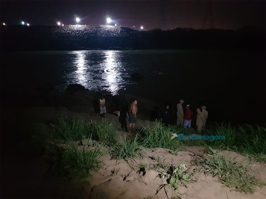 Jovem briga com o pai e se joga no Rio Madeira; Bombeiros realizam buscas