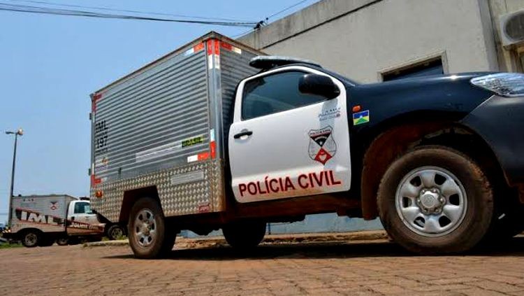 Dois homens são executados a tiros dentro de caminhonete