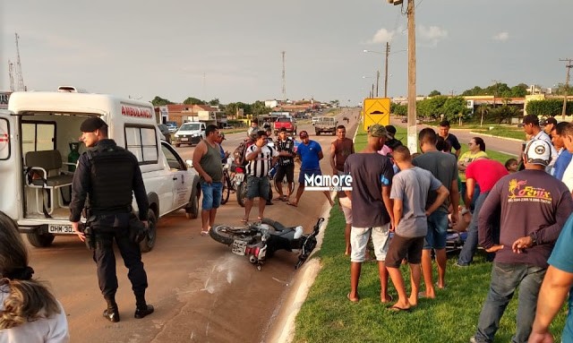 ACIDENTE: CARRO COLIDE COM MOTOCICLETA EM CRUZAMENTO DE NOVA MAMORÉ