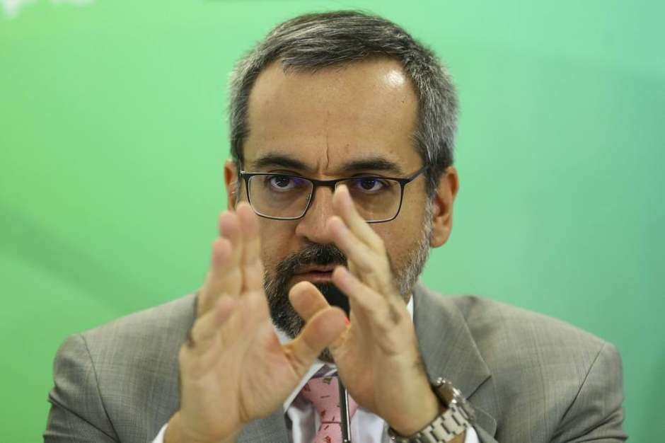Aplicador do Enem vazou foto da prova, diz Weintraub