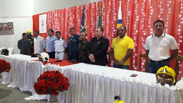 DEPUTADO DR. NEIDSON PARTICIPOU DA FORMATURA DOS BOMBEIROS MIRINS EM GUAJARÁ-MIRIM