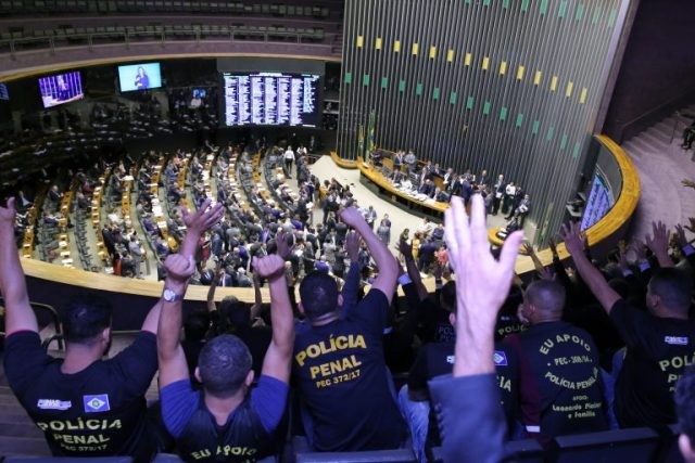 Agentes penitenciários são transformados em policiais penais