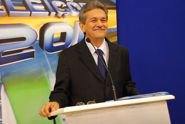 Debate: Radialista de Ji-Paraná ataca João Cahúlla e leva o troco