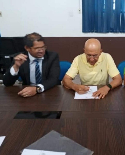 Augustinho Figueiredo solicita de Senador recuperação da BR 425 e plano de cargos da saúde para os servidores.