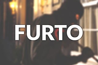 Moradora encontra ladrão dentro de casa