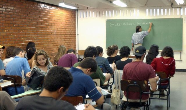 Governo Federal anuncia aumento do piso dos professores
