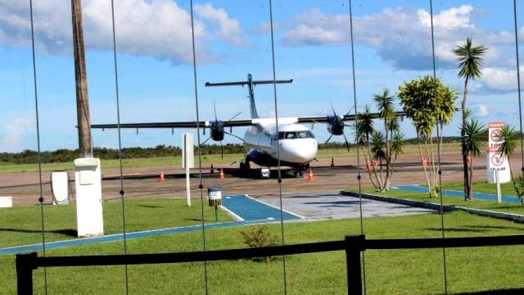 REVOLTADOS: Viagem é cancelada por falha no avião e empresa manda passageiros de ônibus