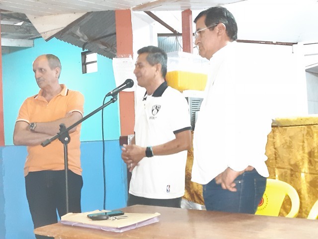 PRESIDENTE DO SINPFETRO SE REÚNE COM POLICIAS APOSENTADOS E AMIGOS EM GUAJARÁ-MIRIM