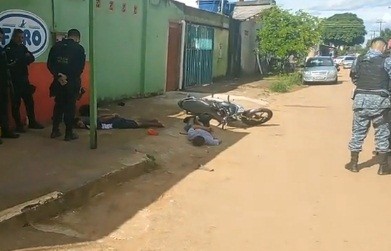 Dupla é presa com pistola de uso das Forças Armadas após perseguição