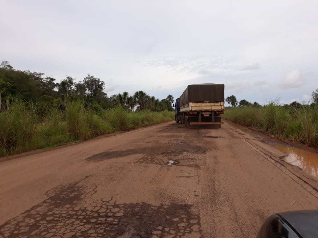 Em protesto, caminhoneiros e moradores prometem fechar BR-364 nesta quarta-feira