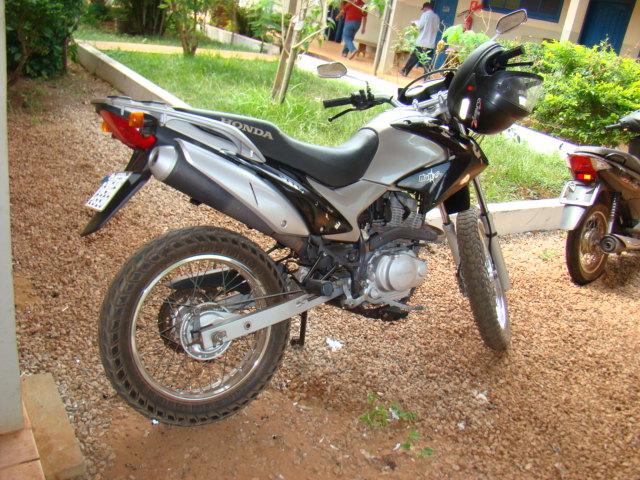 Ladrões armados assaltam mulher em plena luz do dia e levam motocicleta Bros em Guajará-Mirim.