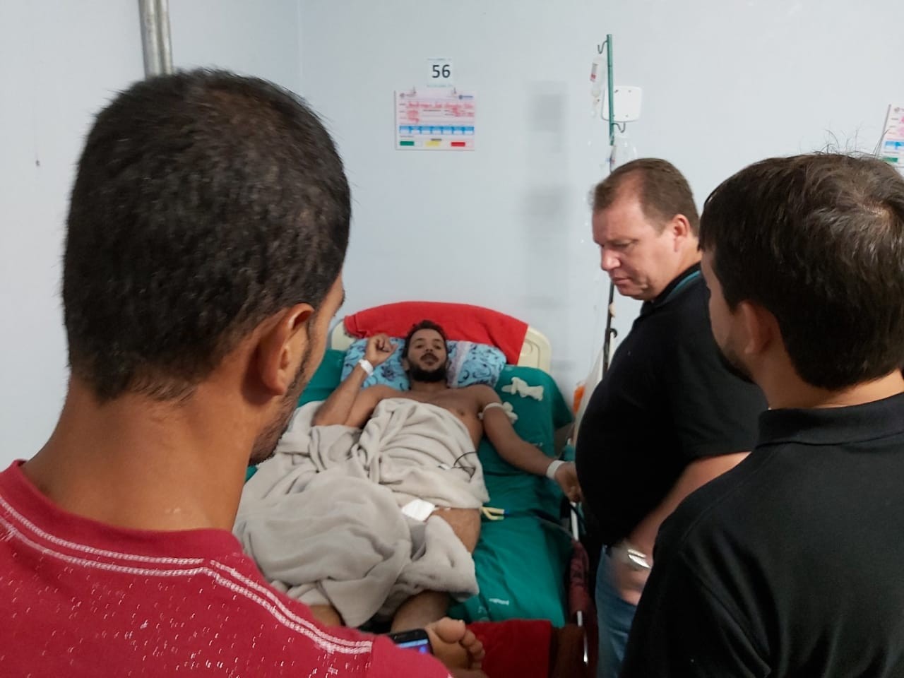 Deputado Dr. Neidson fiscaliza Hospital de Base Ary Pinheiro e constata falta de insumo como principal problema
