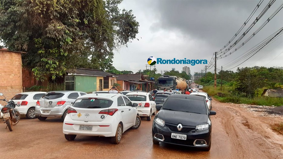 Alto preço dos combustíveis: Motoristas de aplicativo bloqueiam a Estrada do Belmont