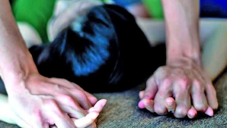 Adolescente é sequestrada por criminosos ao sair de festa e estuprada em terreno